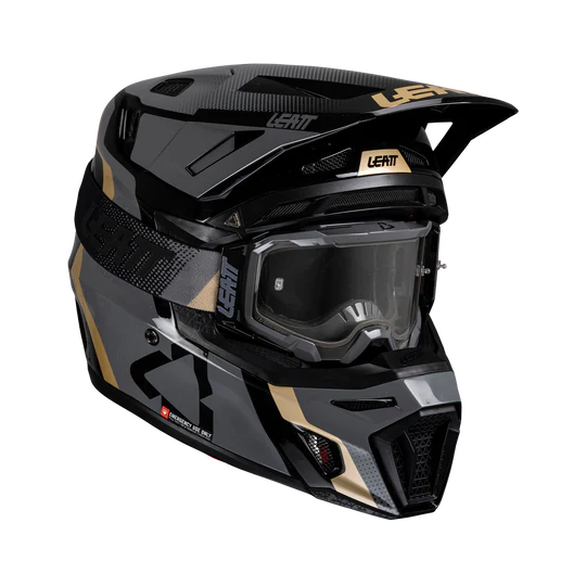 Leatt_Helmet_Moto_8.5_Black_ISO_Right_1024100140_20c2097e-3db7-4664-b360-29946e1bdcc2